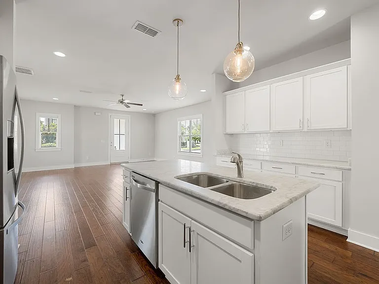 700 Cottage Park Dr — Photo 8