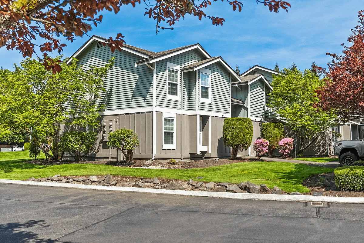 Apartment Building l Windemere Apartments l Steilacoom, WA - Windemere Apartments