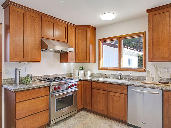 5th image of 1020 Flora Vista Dr
