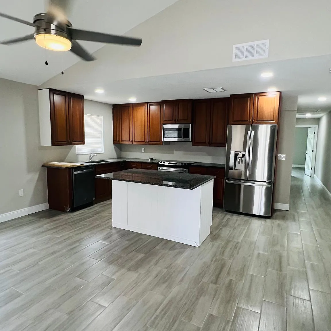115 Avenida De Bahia — Photo 3