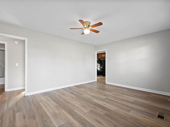 4th image of 237 Creekside Dr