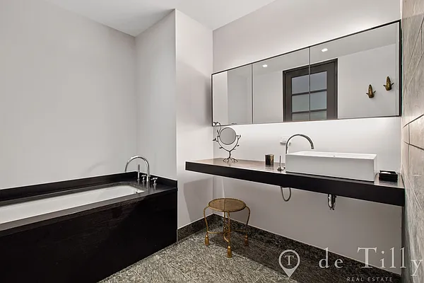 Sold by DE TILLY REAL ESTATE | media 10