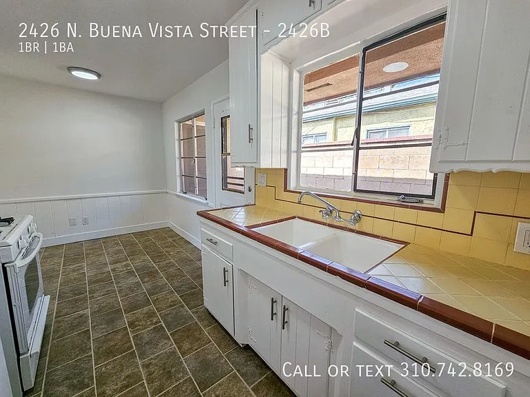 2426 N Buena Vista St #2426B — Photo 6