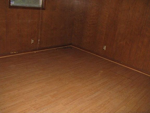 5th image of 2104 Clairmont Dr