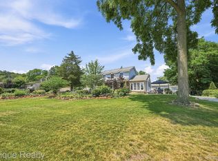 1642 Delmonte St, Wolverine Lake, MI 48390