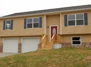 215 Oxford Dr, Apollo, PA 15613