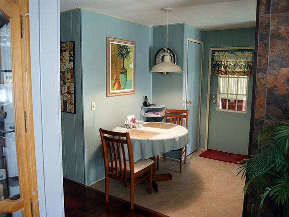 5th image of 95 Lily Dr