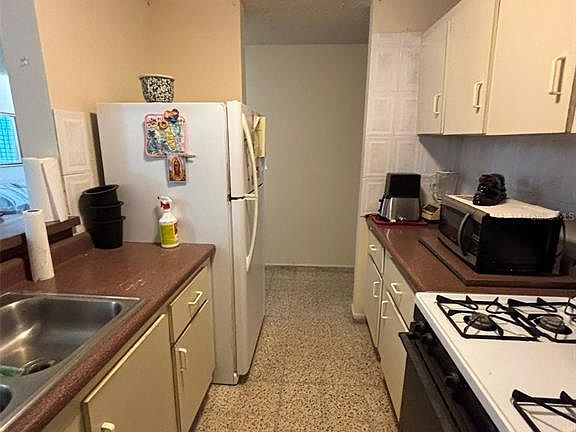 4th image of 689 Cancer St VENUS GARDENS