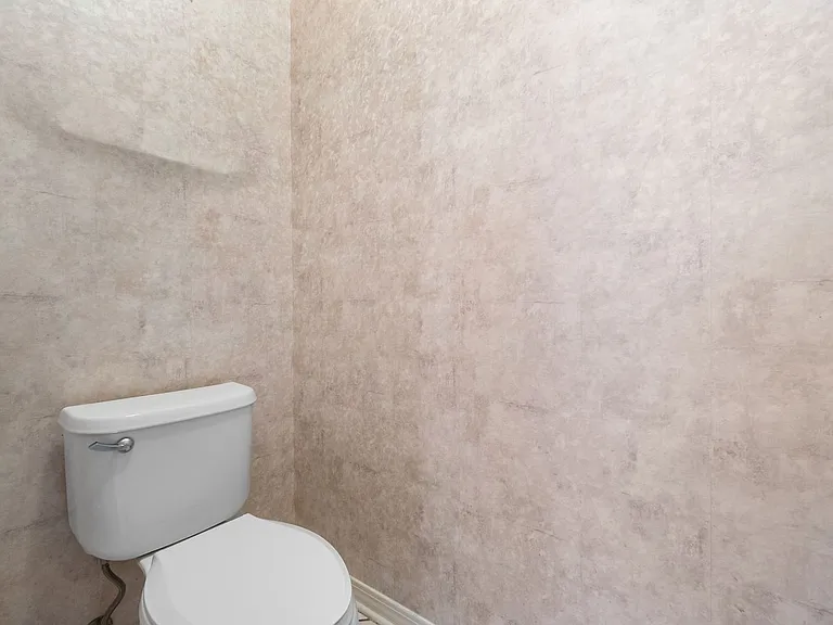8432 Millstream Dr — Photo 36