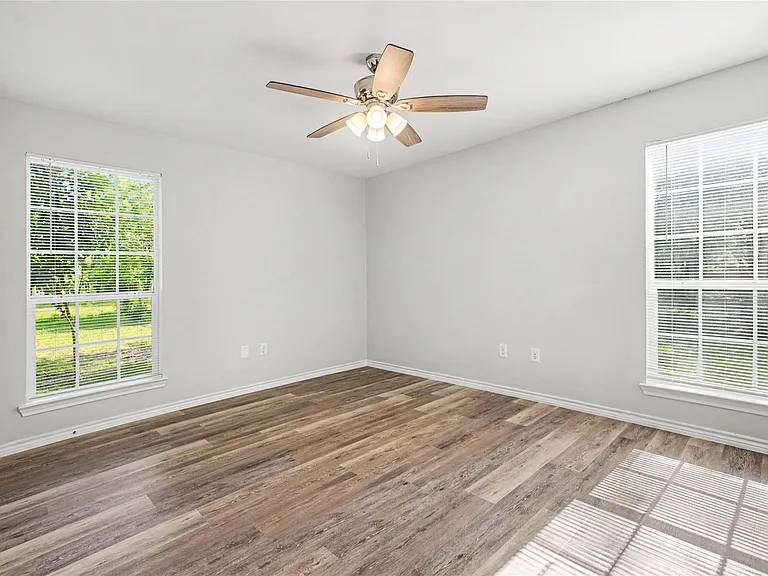 326 S Bell Dr — Photo 8