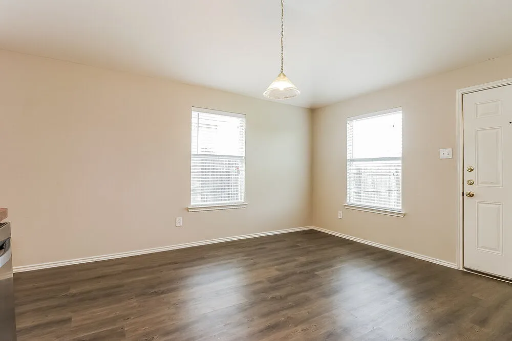 3 bed, 2.0 bath, 1605 sqft, $2,080 — Photo 4