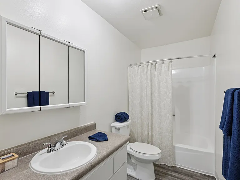 Oakwood Village Apartments — Photo 7