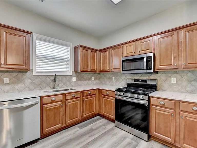 2208 Staunton Dr — Photo 23
