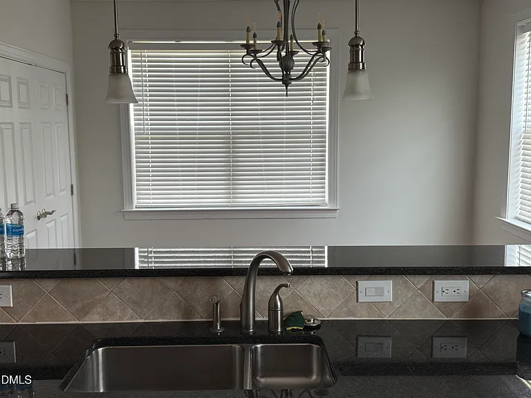 10511 Rosegate Ct — Photo 7