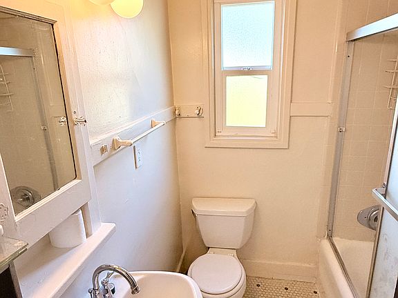 3rd image of 2555 Virginia St #307