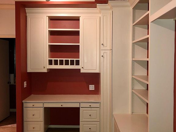 Multi-purpose second bedroom / den / office