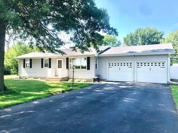 2204 E 37th St, Sterling, IL 61081