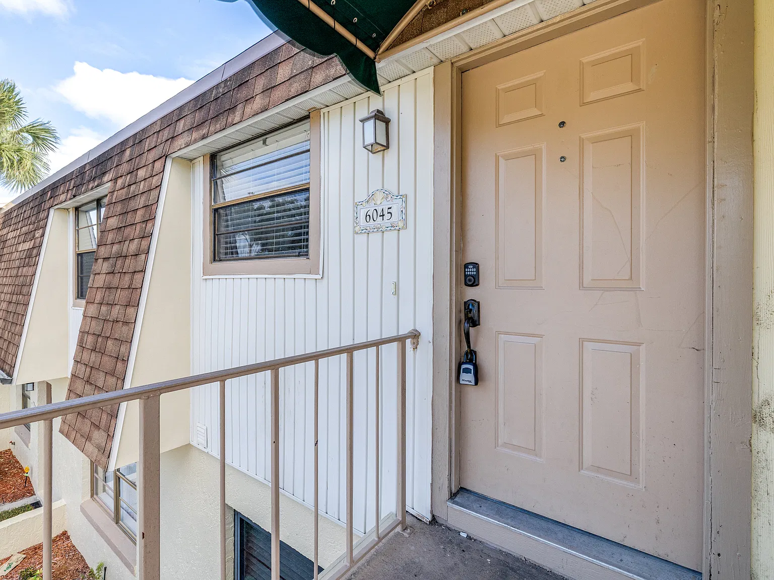 2 bed, 945 sqft, $1,555 — Photo 2