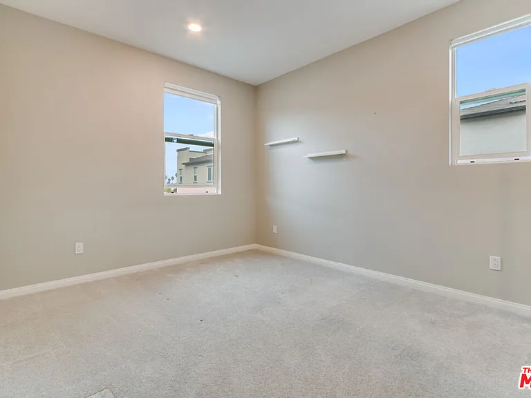 713 Daniel Freeman Cir — Photo 34