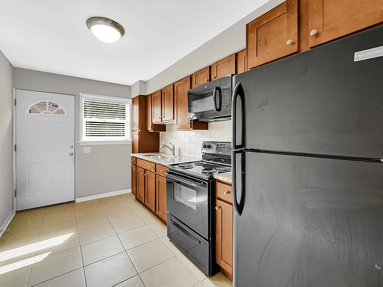 413 Wilson St #C — Photo 8