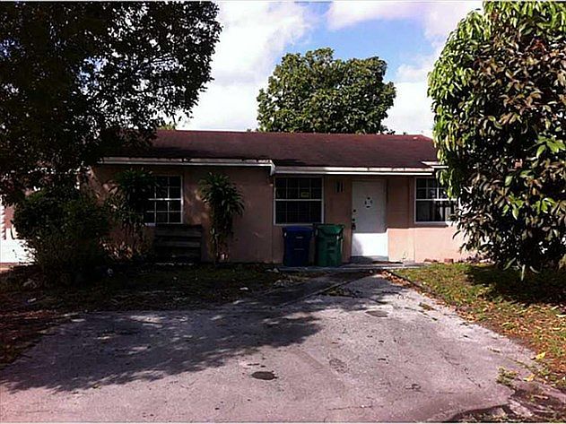 1st image of 19464 NW 28th Ct