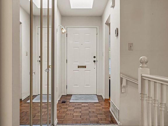 4th image of 3351 Horn St #31