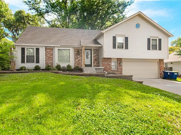 10407 Long St, Overland Park, KS 66215
