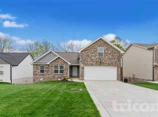 341 Green Hills Dr, Springfield, TN 37172