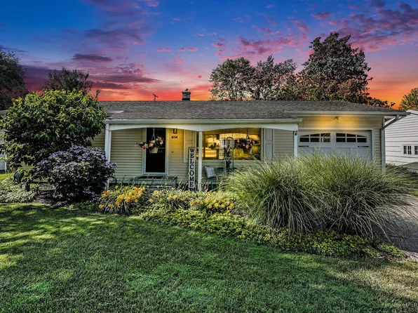 614 River St, Spring Lake, MI 49456