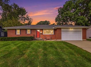 8914 Park St, Lenexa, KS 66215