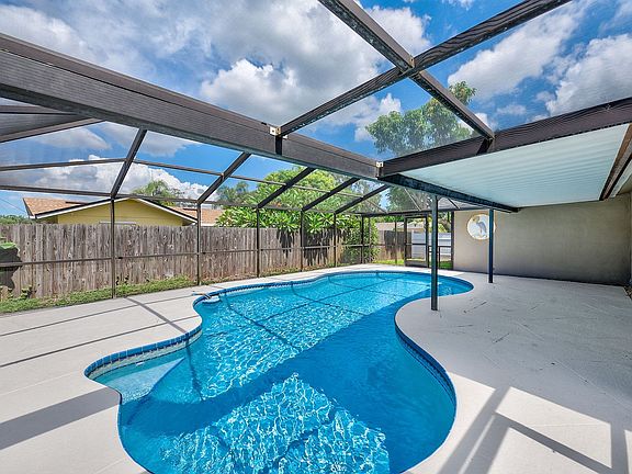 2nd image of 13331 Hacienda Dr