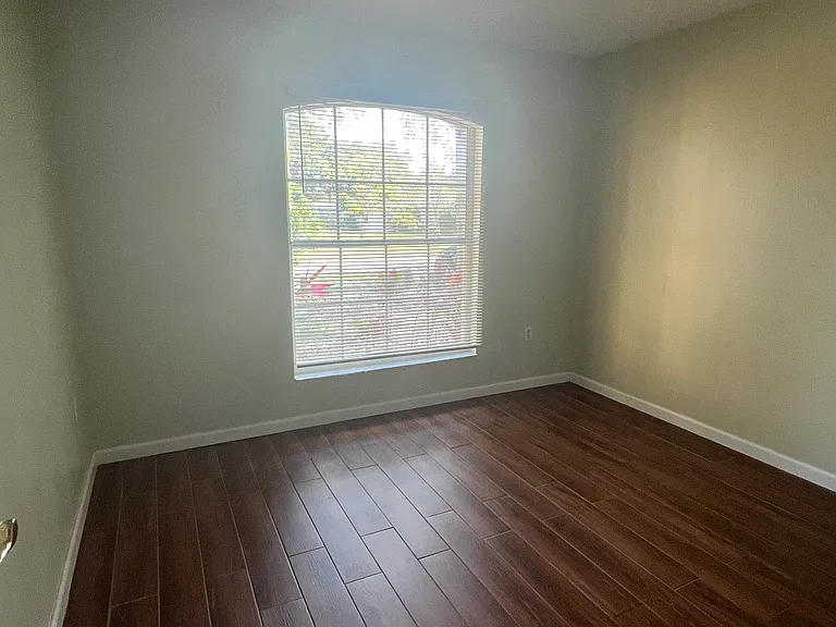760 N Lake Ave — Photo 15