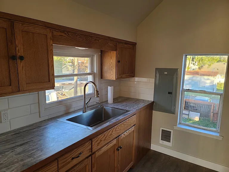 45 SW 4th St #B — Photo 2