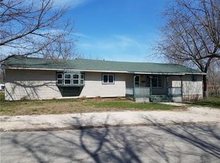 421 W 5th St, Eldon, MO 65026