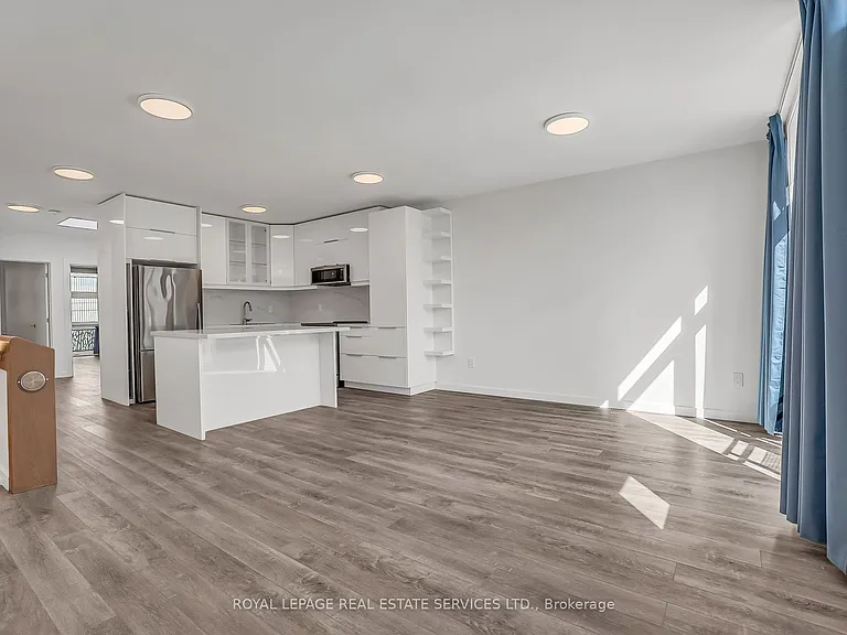 439 Winona Dr #C — Photo 10
