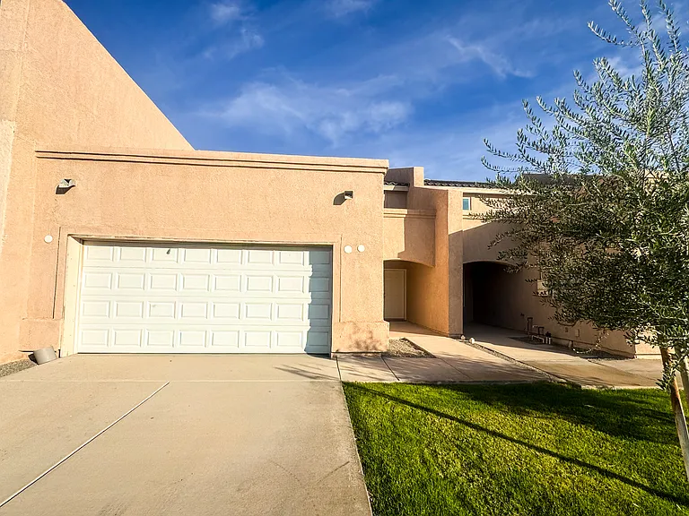 7282 E 38th Ln — Photo 1