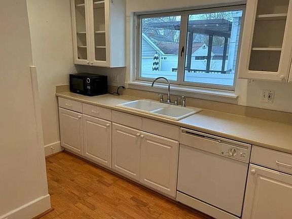 4th image of 1424 Smith Ave