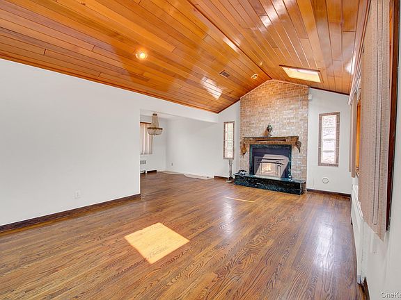5th image of 24 Pinehurst Street