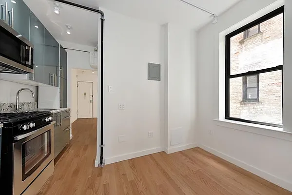 Rented by Buchbinder & Warren | media 14