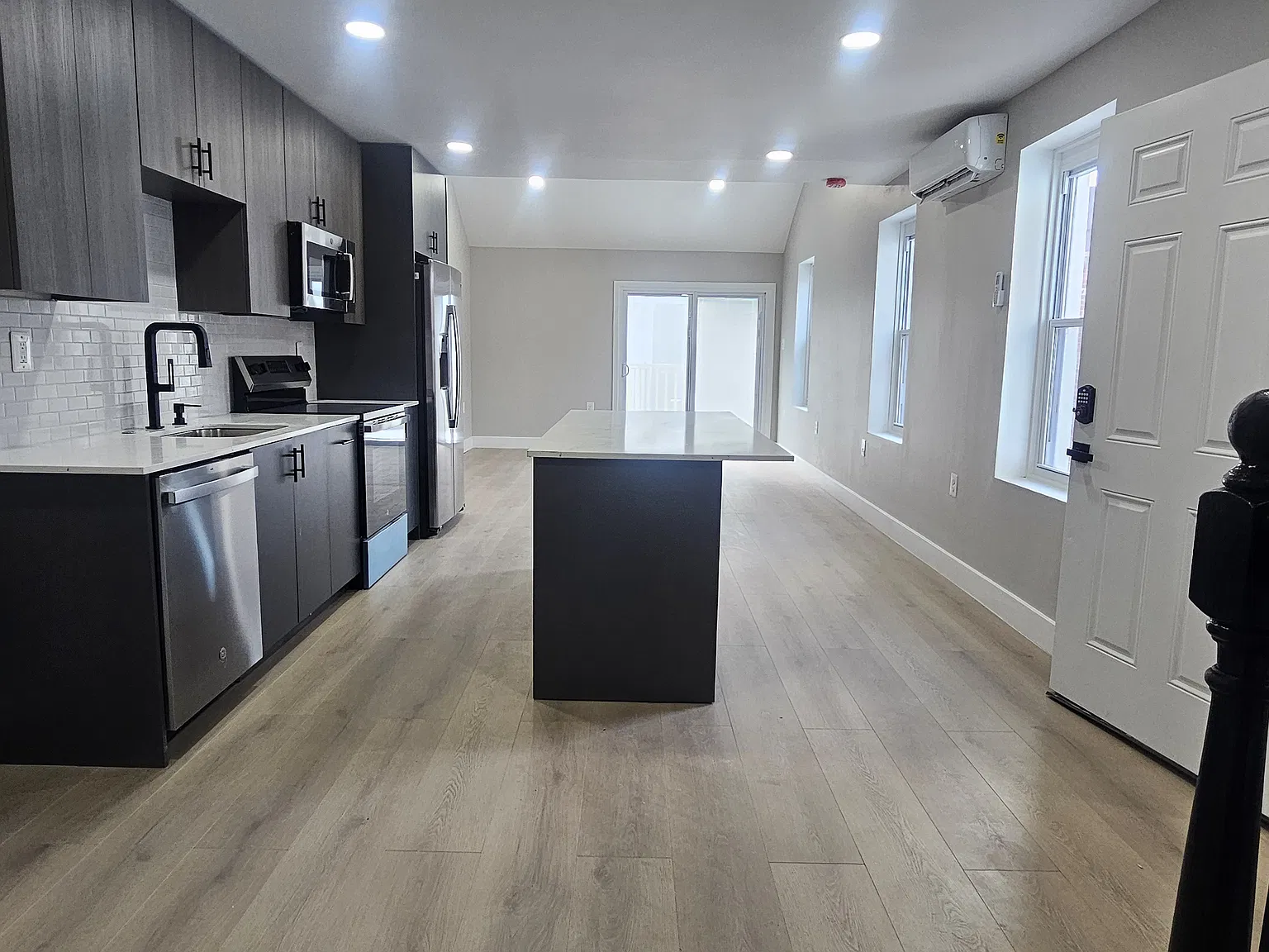 2 bed, 1150 sqft, $2,575 — Photo 1