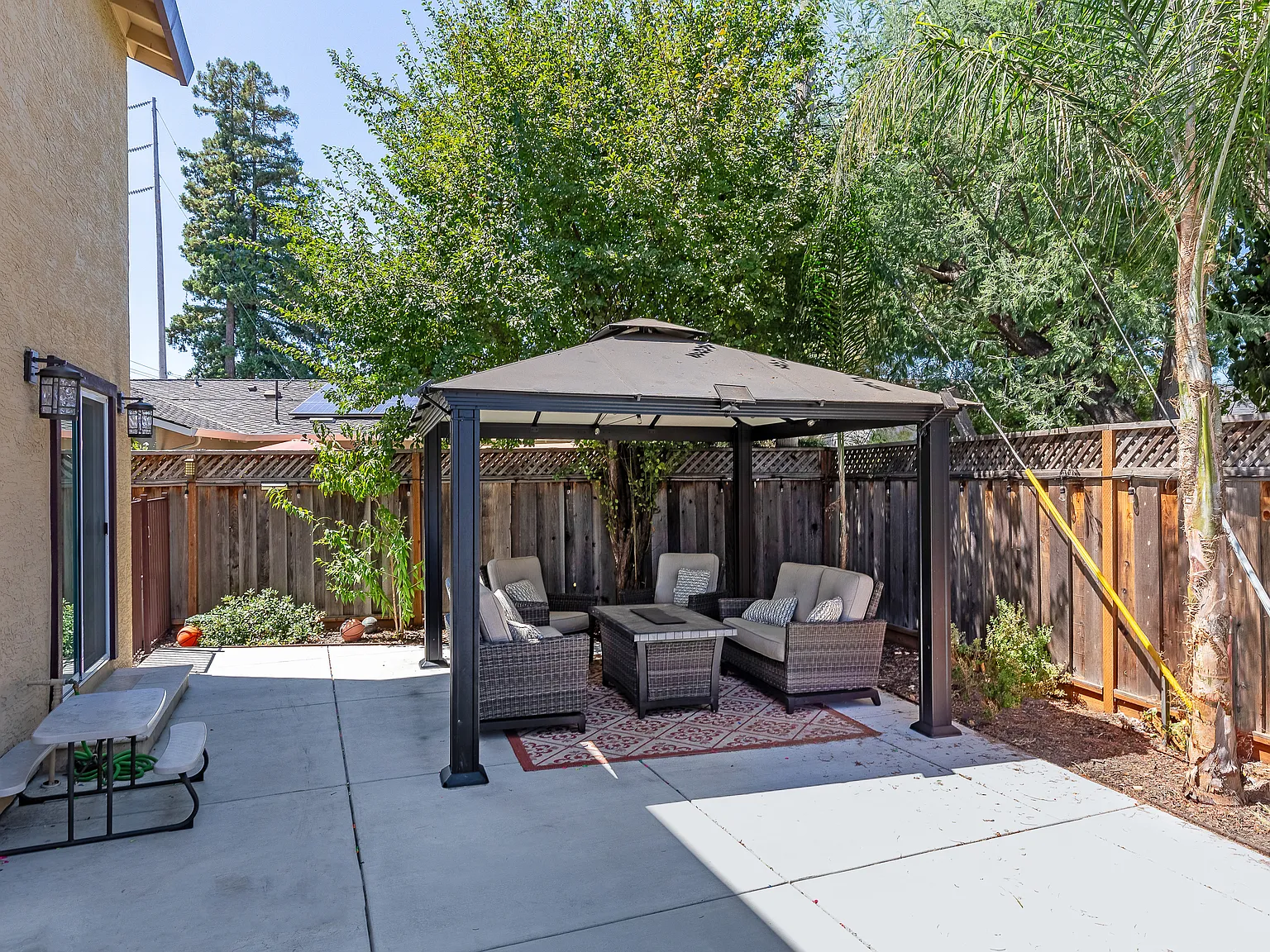 1739 Branham Ln — Photo 4
