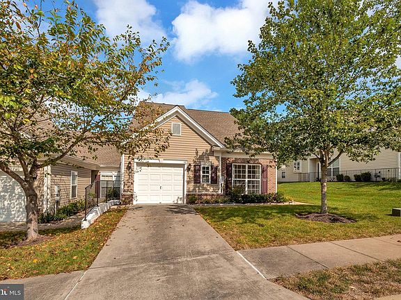 2nd image of 30 Fawn Ln