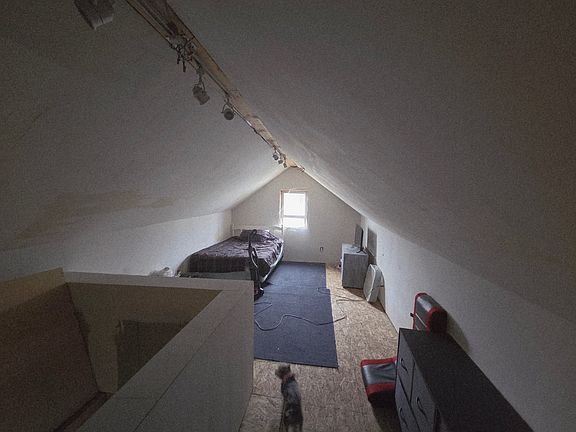 5th image of 423 Ingraham St