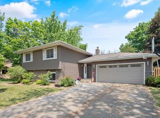 1955 Timber Wolf Trl S, Eagan, MN 55122
