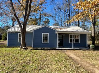 11 Washington St, West Point, MS 39773
