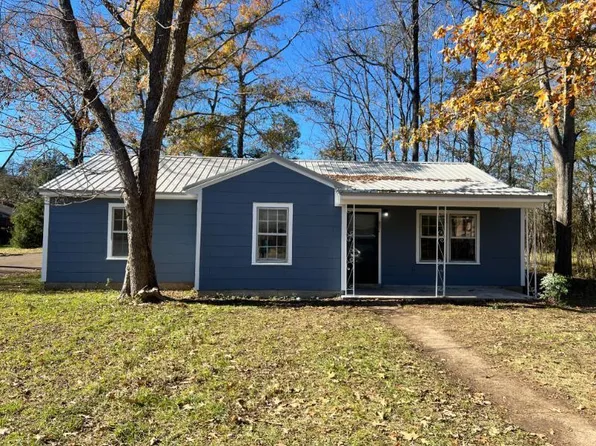 11 Washington St, West Point, MS 39773