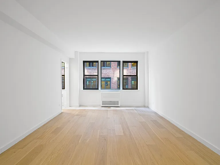 240 E 46th St #8J — Photo 1