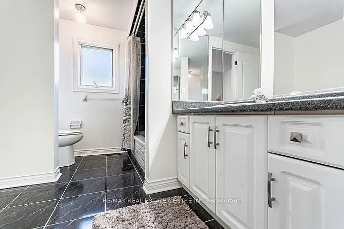 33 Strathroy Cres — Photo 42