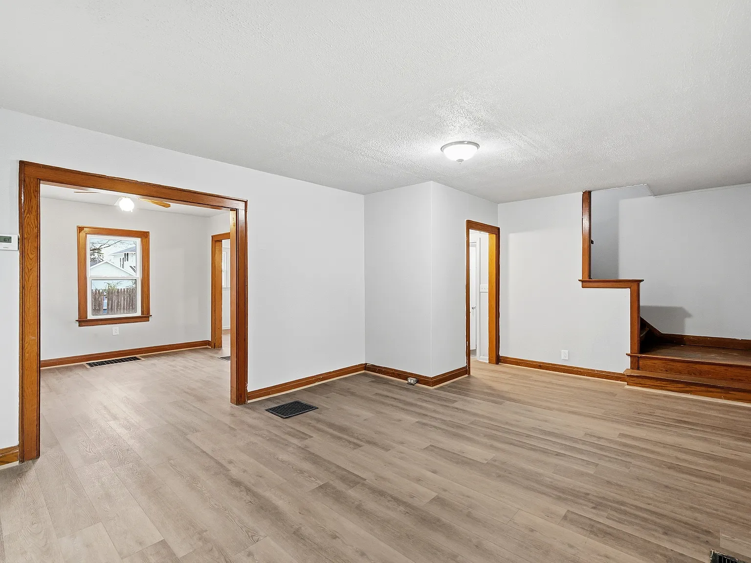 607 West Grand Avenue - 1 — Photo 2