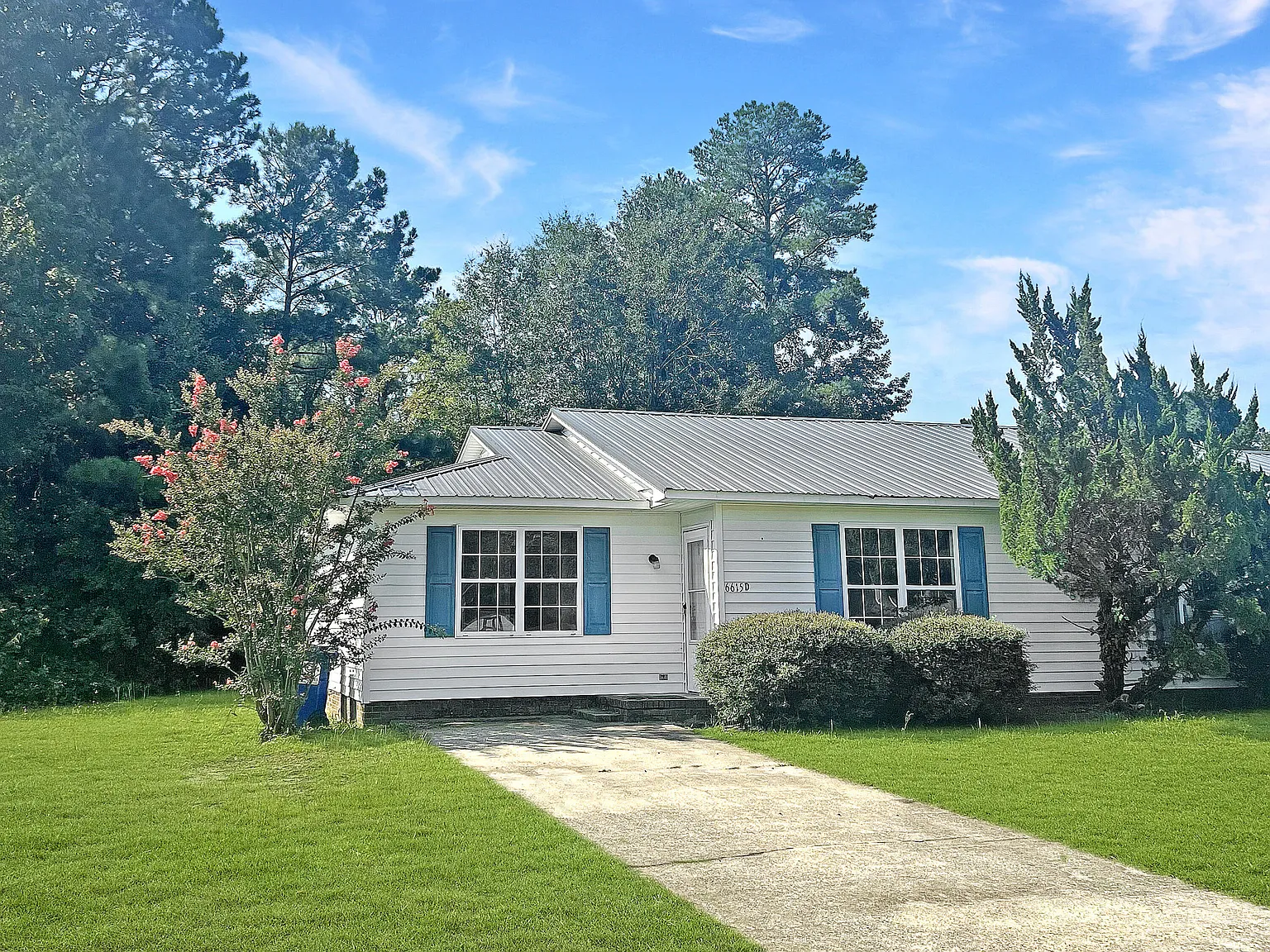 2 bed, 1.0 bath, $1,025 — Photo 1
